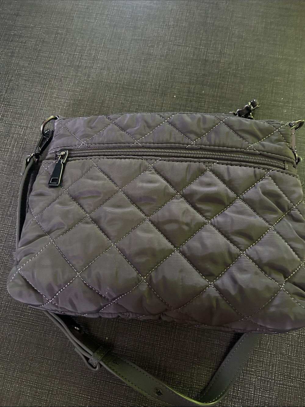 ❤️ 3/$18 Quilted Crossbody Bag in Gray - Lightweight Everyday Purse - Picture 3 of 9